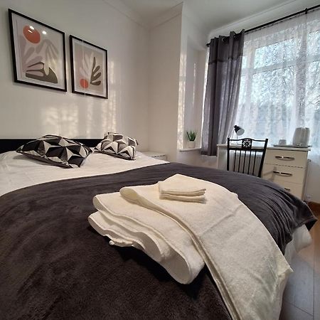 Uplands Grove Bungalow Hotel Wolverhampton Luaran gambar