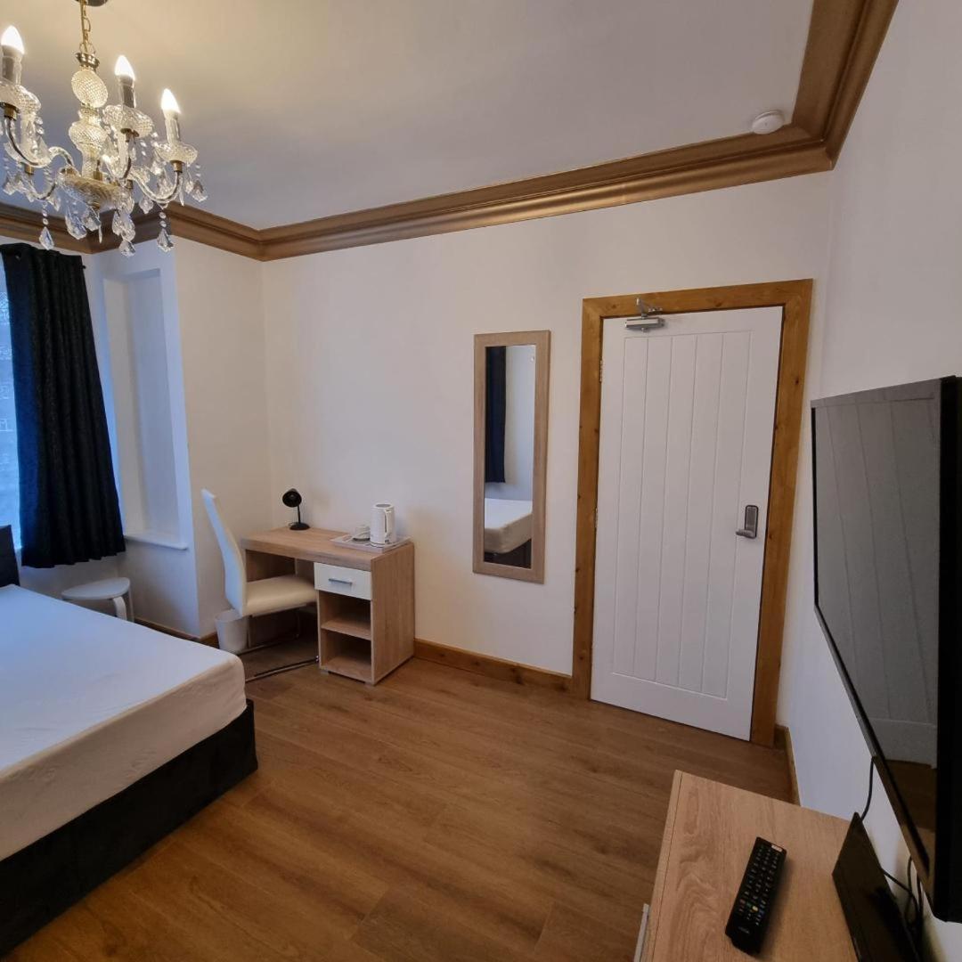 Uplands Grove Bungalow Hotel Wolverhampton Luaran gambar