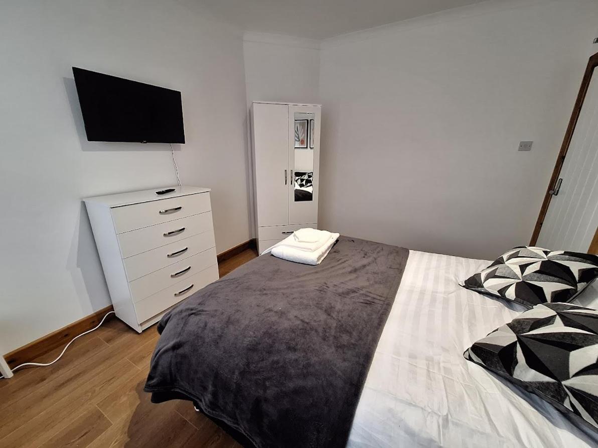 Uplands Grove Bungalow Hotel Wolverhampton Luaran gambar