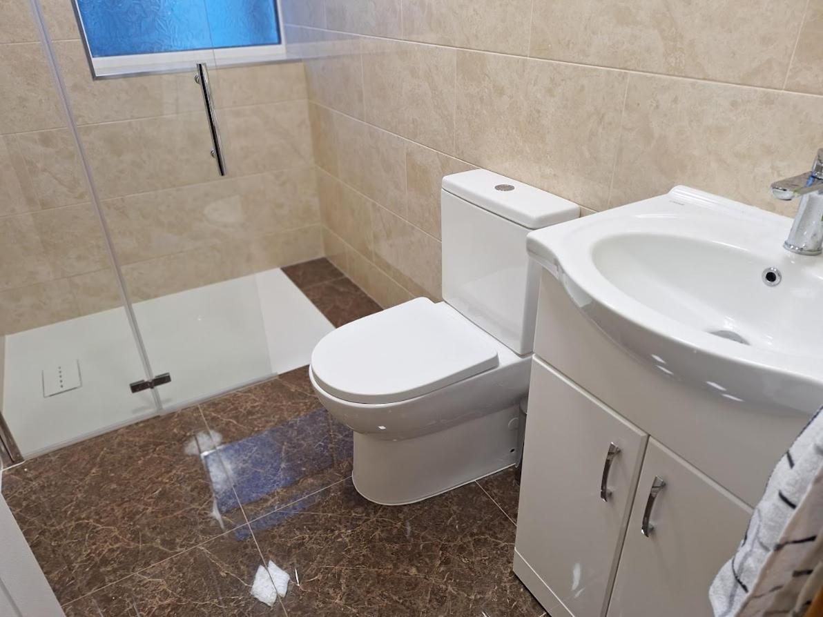 Uplands Grove Bungalow Hotel Wolverhampton Luaran gambar