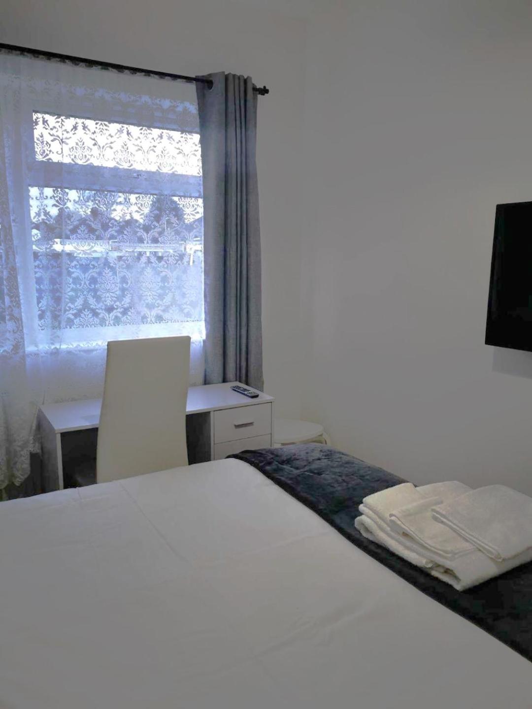 Uplands Grove Bungalow Hotel Wolverhampton Luaran gambar